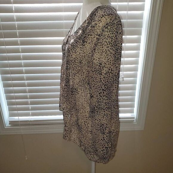 Pins and Needles. Animal Print light weight flowy Blouse -Size Large - Picture 2 of 7